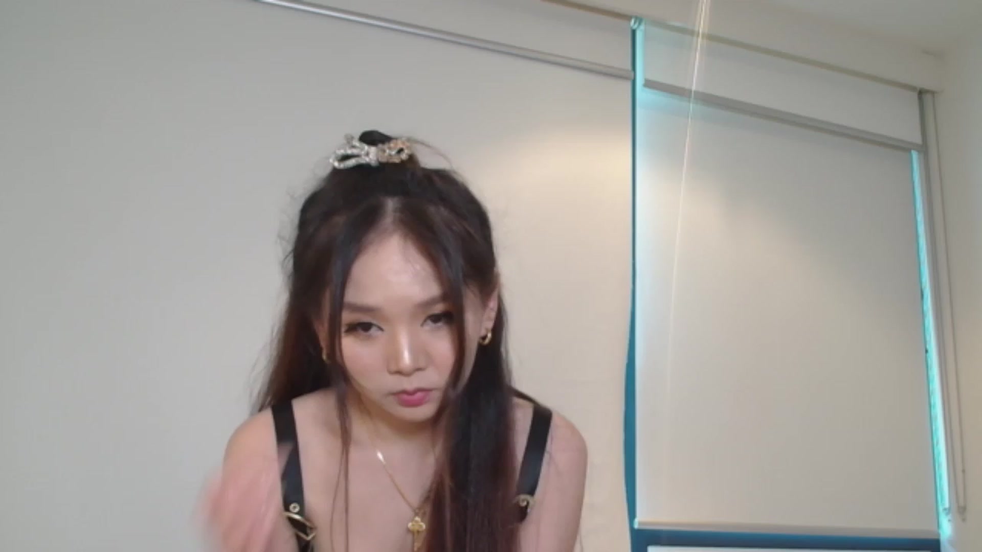 Gallery image thumbnail from Asiankitty_oX's myfreecams stream on, 12/31/2023, 04:56 image 11 of 20