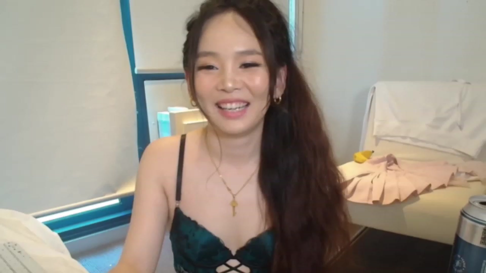 Gallery image thumbnail from Asiankitty_oX's myfreecams stream on, 01/11/2024, 07:23 image 5 of 20