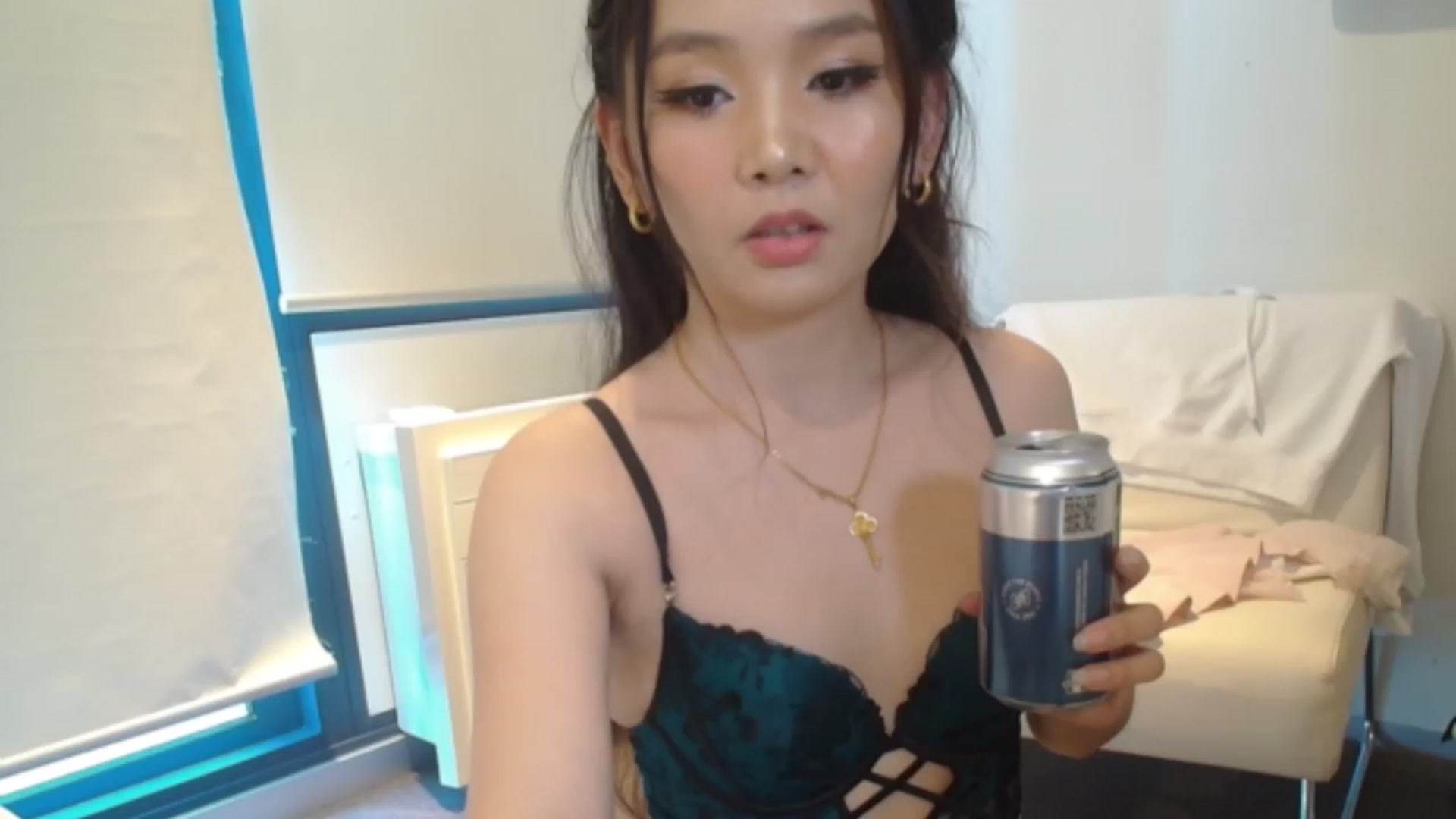 Gallery image thumbnail from Asiankitty_oX's myfreecams stream on, 01/11/2024, 07:23 image 3 of 20