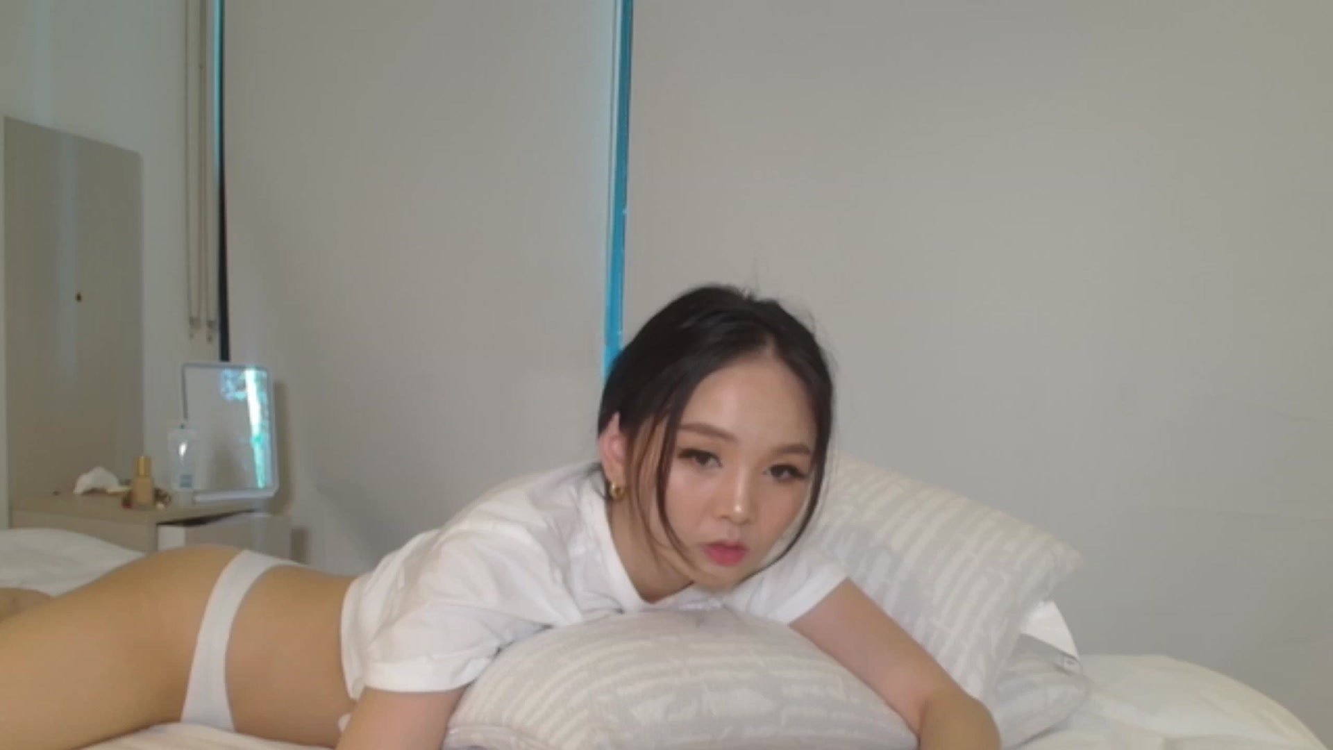 Gallery image thumbnail from Asiankitty_oX's myfreecams stream on, 01/15/2024, 03:50 image 6 of 20