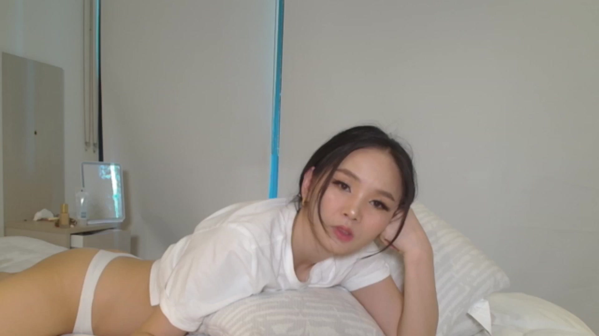 Gallery image thumbnail from Asiankitty_oX's myfreecams stream on, 01/15/2024, 03:50 image 2 of 20