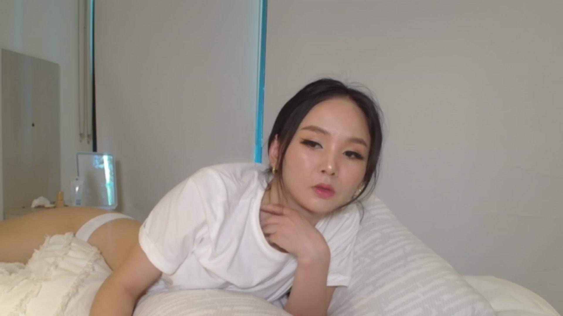 Gallery image thumbnail from Asiankitty_oX's myfreecams stream on, 01/15/2024, 03:50 image 20 of 20