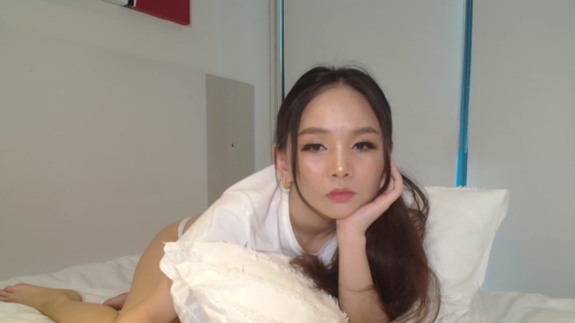 Gallery image thumbnail from Asiankitty_oX's myfreecams stream on, 01/15/2024, 05:22 image 7 of 20