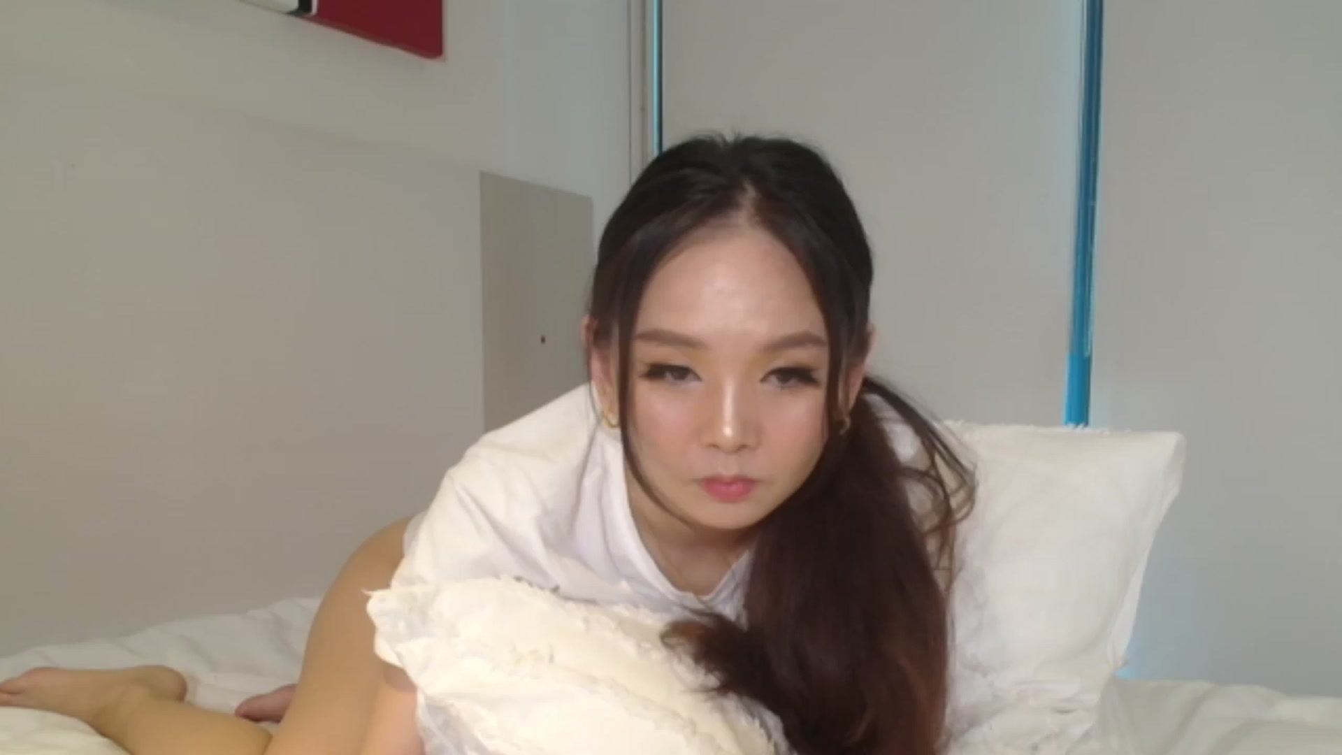 Gallery image thumbnail from Asiankitty_oX's myfreecams stream on, 01/15/2024, 05:22 image 8 of 20