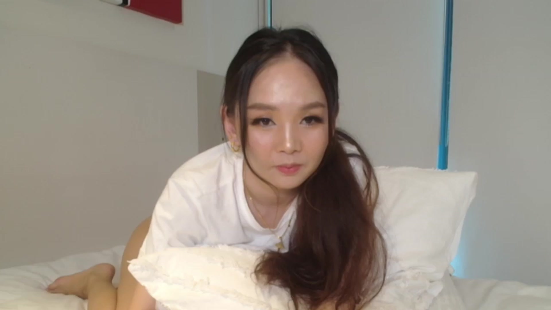 Gallery image thumbnail from Asiankitty_oX's myfreecams stream on, 01/15/2024, 05:22 image 3 of 20