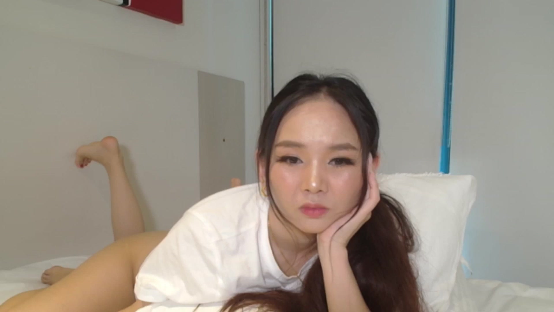 Gallery image thumbnail from Asiankitty_oX's myfreecams stream on, 01/15/2024, 05:22 image 13 of 20