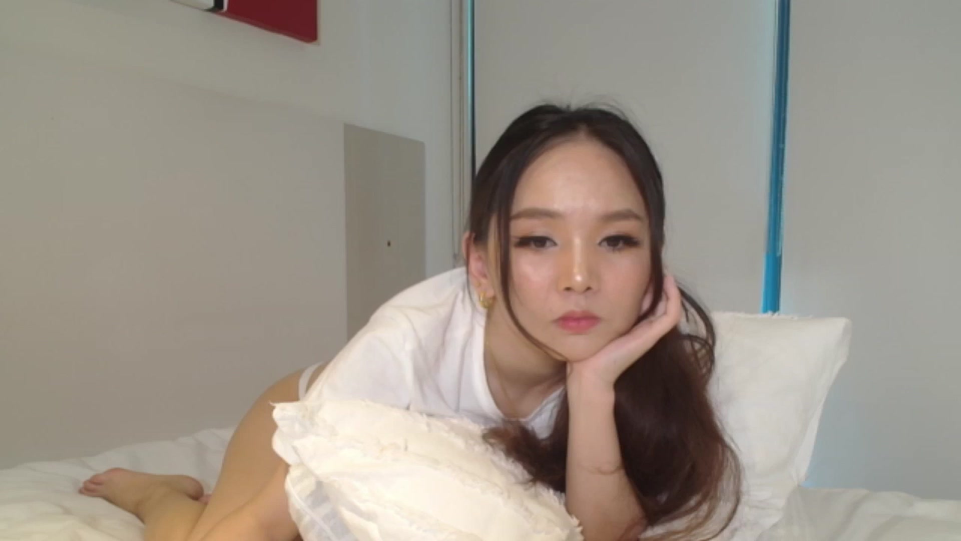 Gallery image thumbnail from Asiankitty_oX's myfreecams stream on, 01/15/2024, 05:22 image 5 of 20
