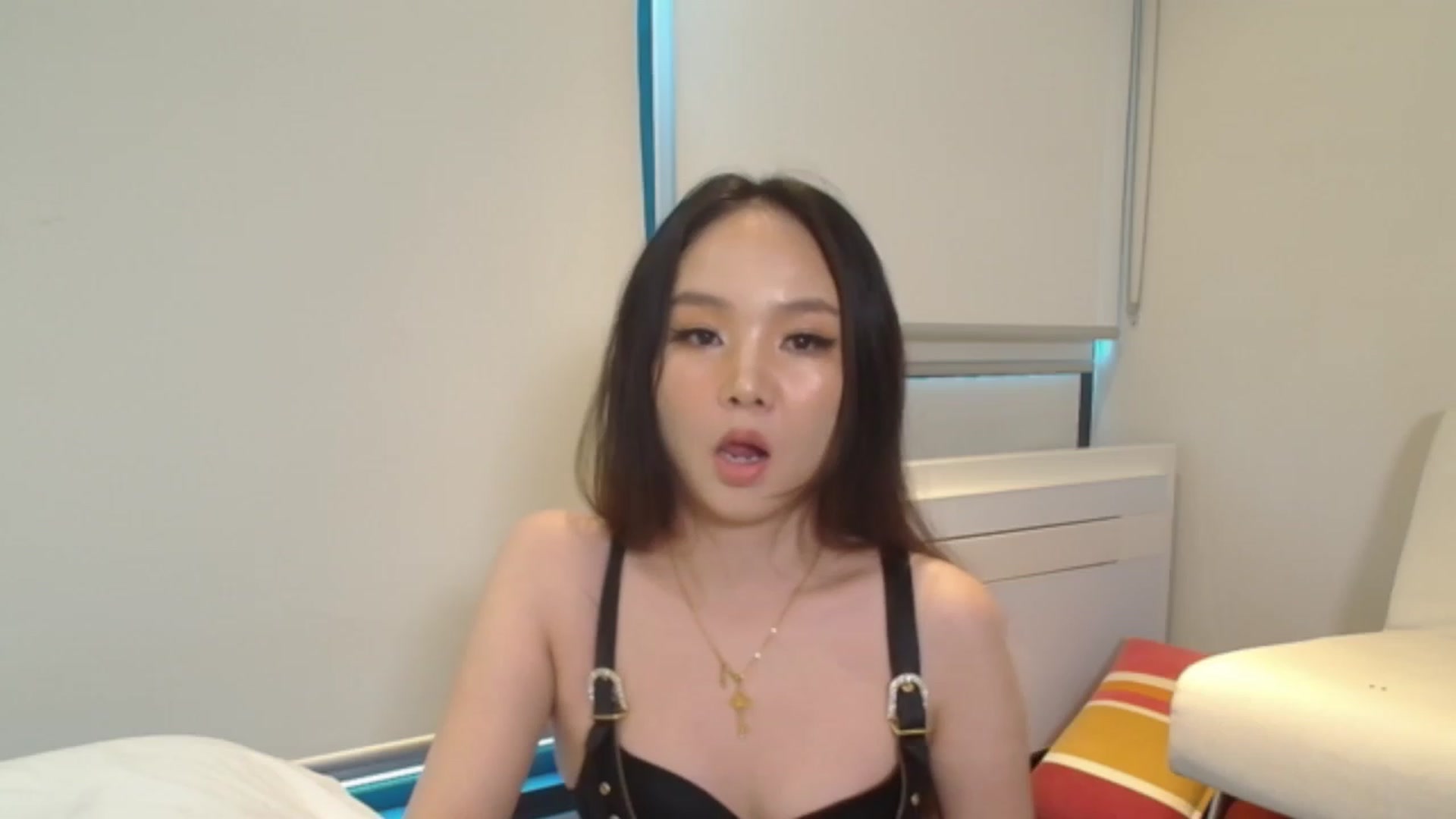 Gallery image thumbnail from Asiankitty_oX's myfreecams stream on, 01/18/2024, 06:57 image 6 of 20