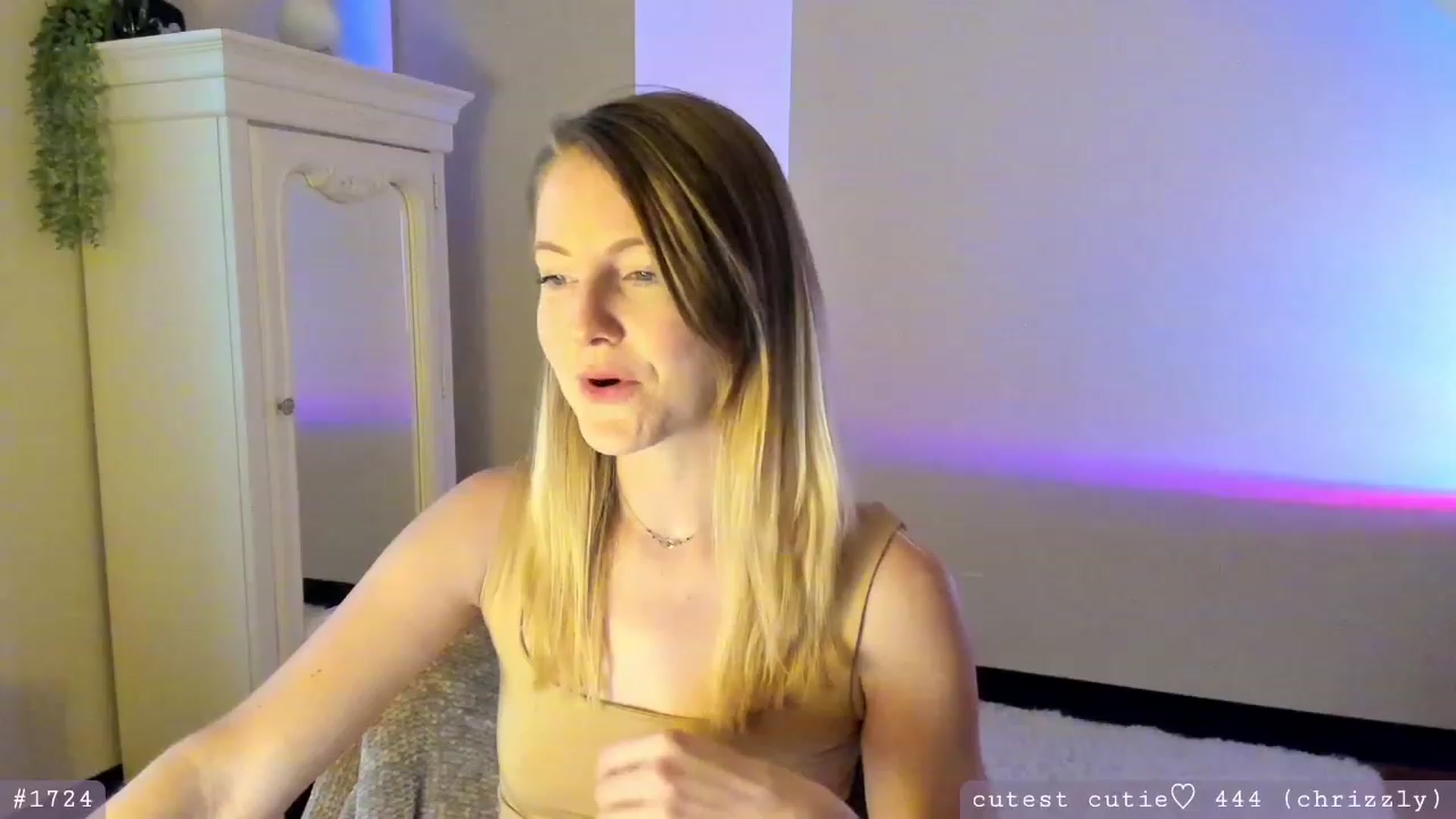 Gallery image thumbnail from AspenEden's myfreecams stream on, 04/17/2023, 24:13 image 6 of 20