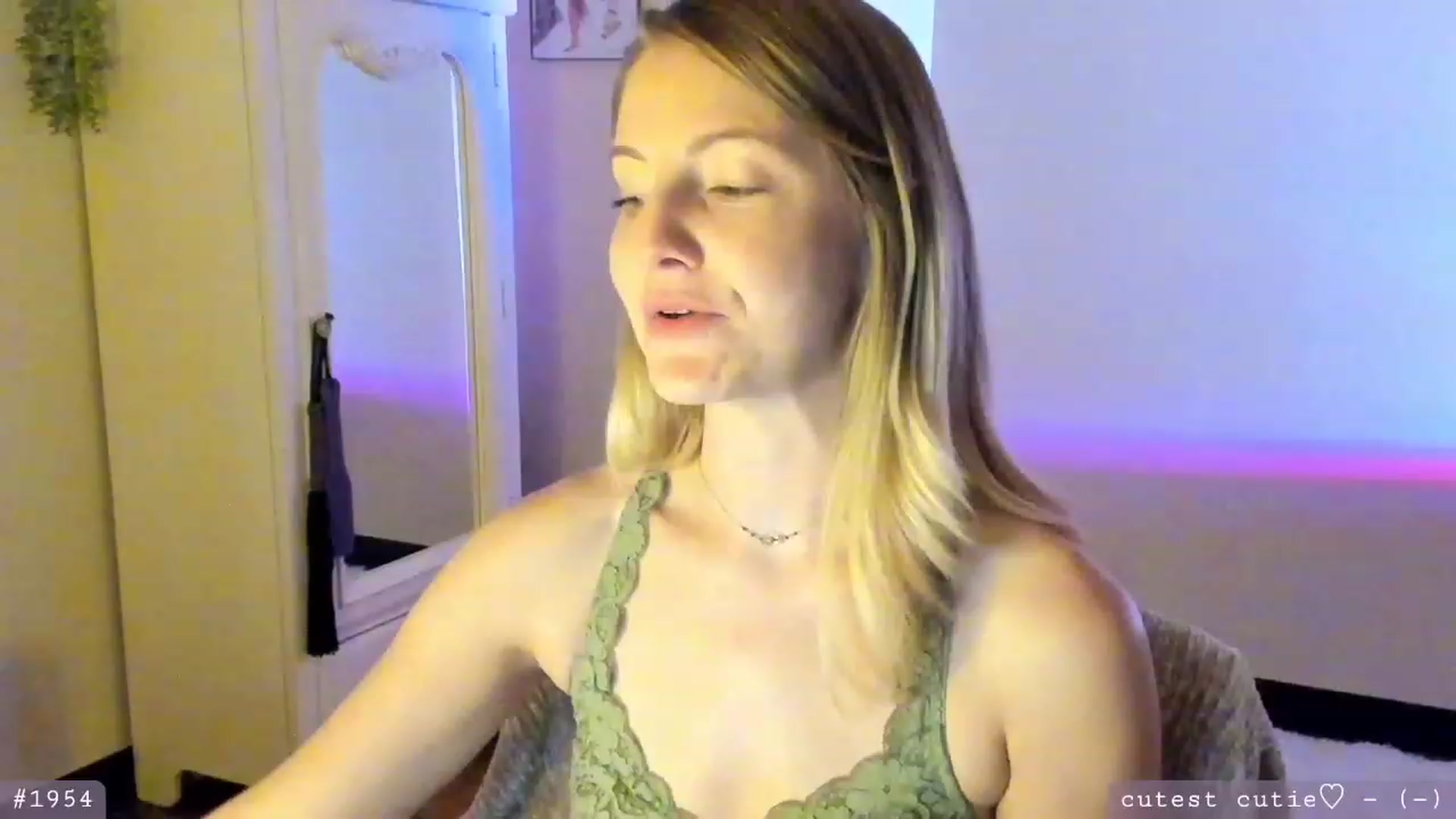 Gallery image thumbnail from AspenEden's myfreecams stream on, 04/23/2023, 03:03 image 1 of 20