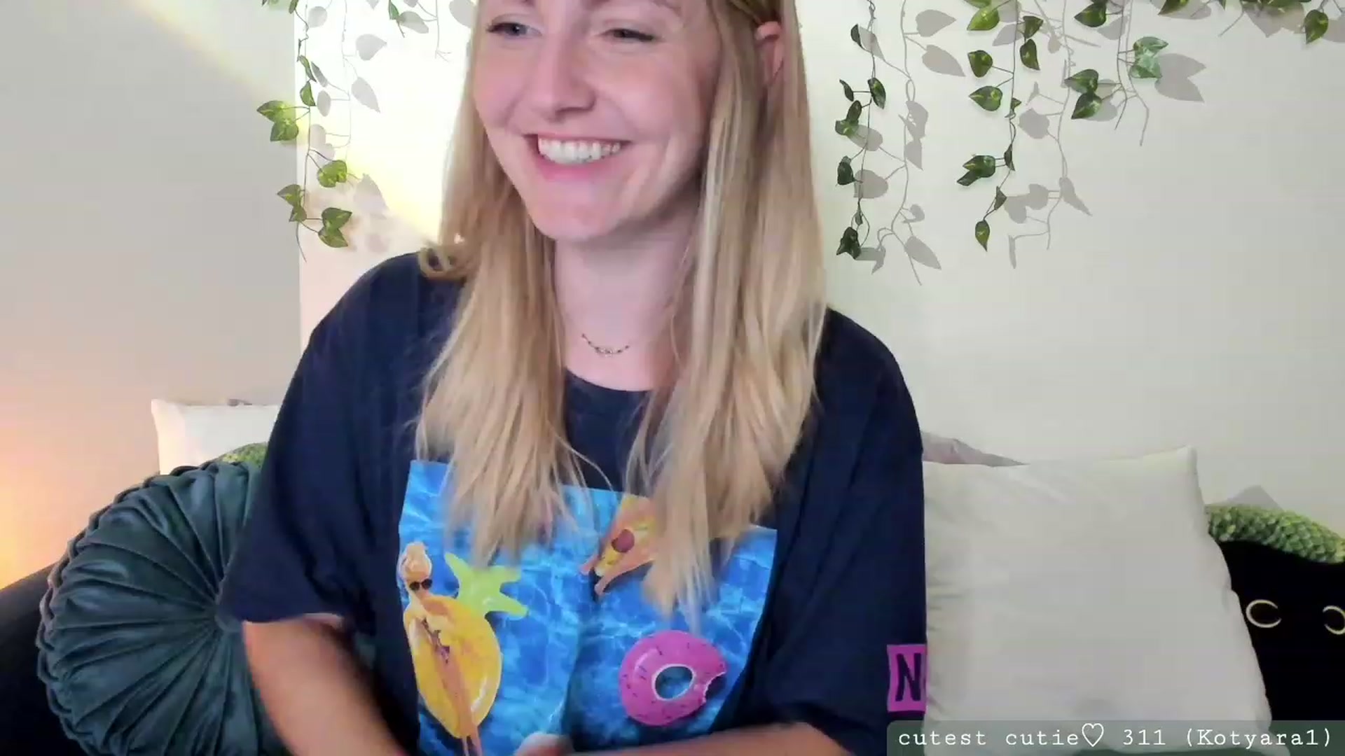Gallery image thumbnail from AspenEden's myfreecams stream on, 08/27/2023, 24:32 image 17 of 20