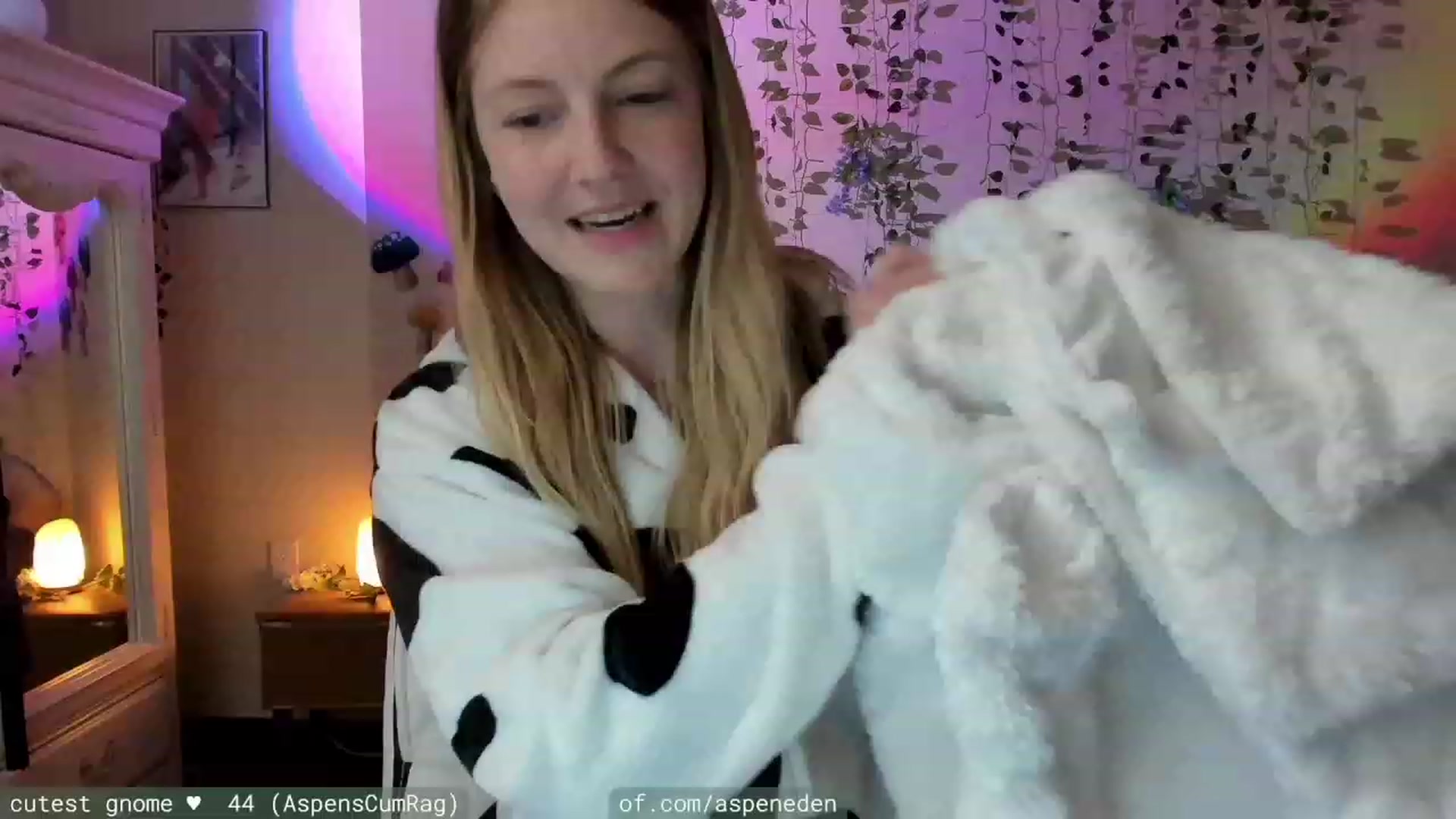 Gallery image thumbnail from AspenEden's myfreecams stream on, 11/20/2023, 24:35 image 4 of 20