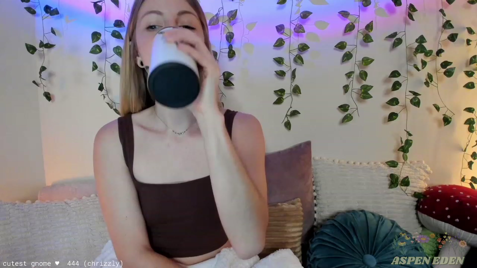 Gallery image thumbnail from AspenEden's myfreecams stream on, 12/16/2023, 04:08 image 15 of 20