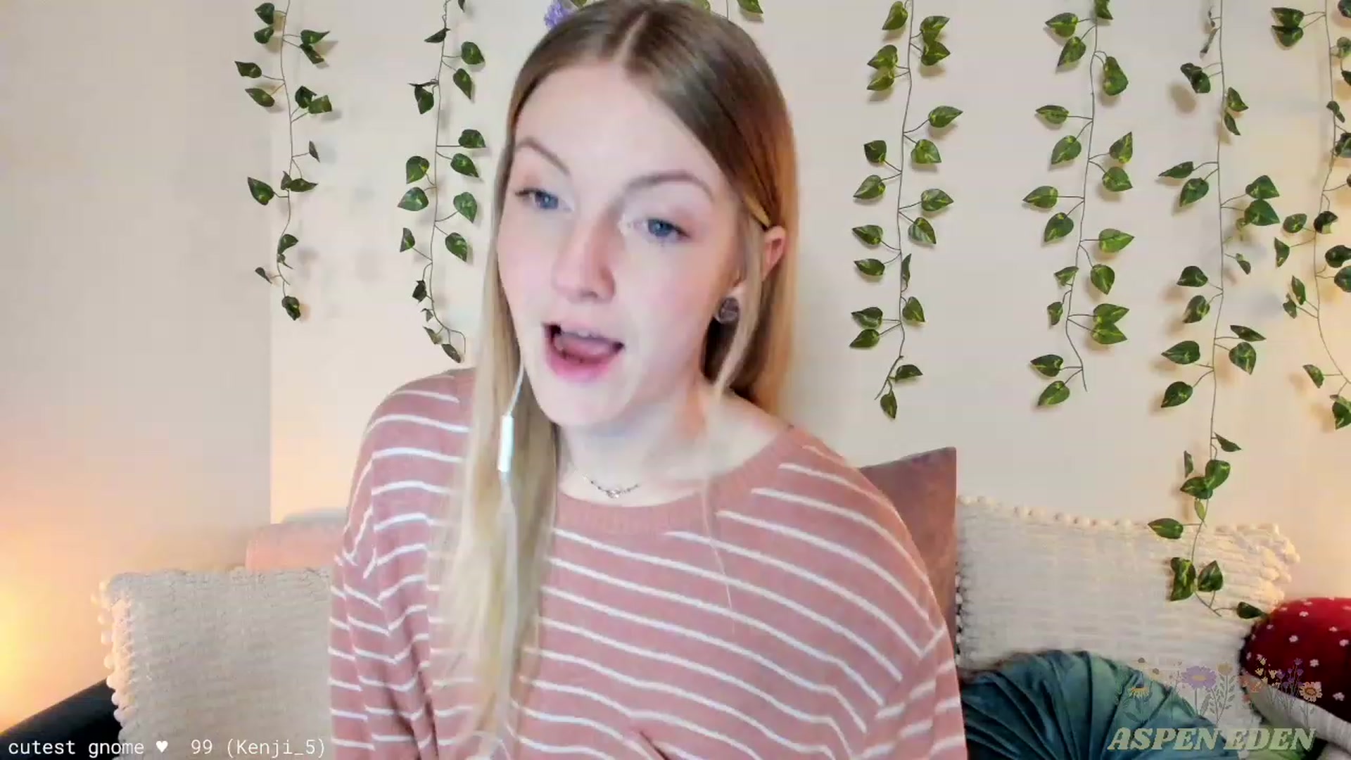 Gallery image thumbnail from AspenEden's myfreecams stream on, 12/28/2023, 01:38 image 16 of 20