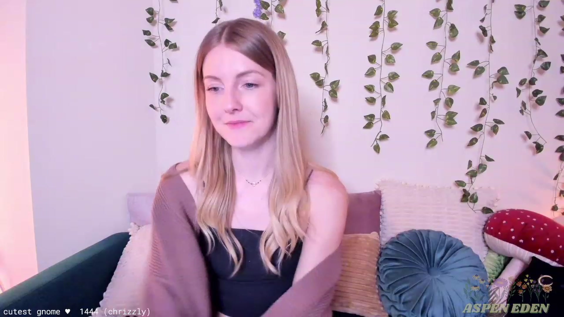 Gallery image thumbnail from AspenEden's myfreecams stream on, 01/10/2024, 02:44 image 10 of 20