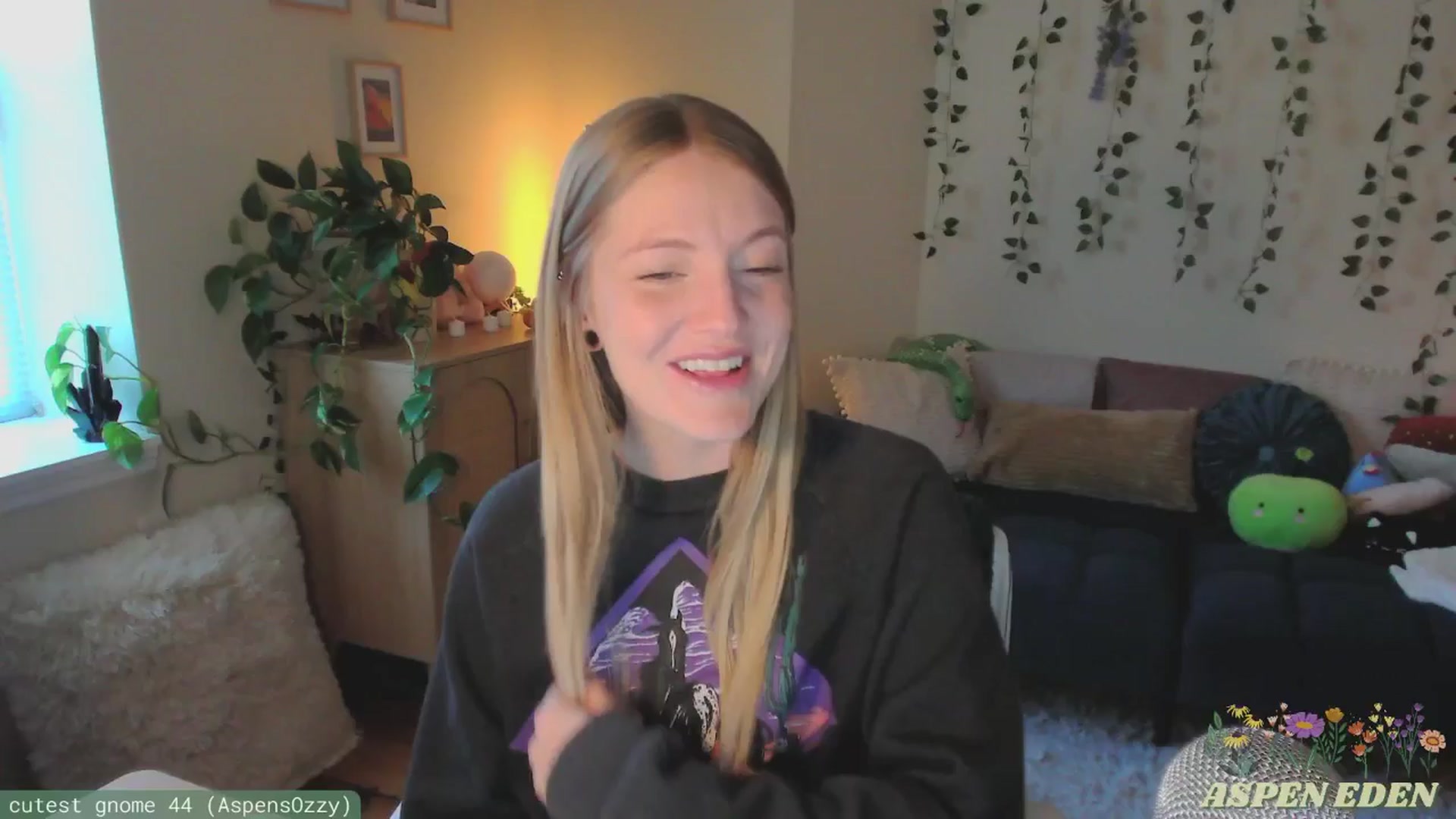 Gallery image thumbnail from AspenEden's myfreecams stream on, 11/10/2024, 24:48 image 2 of 20