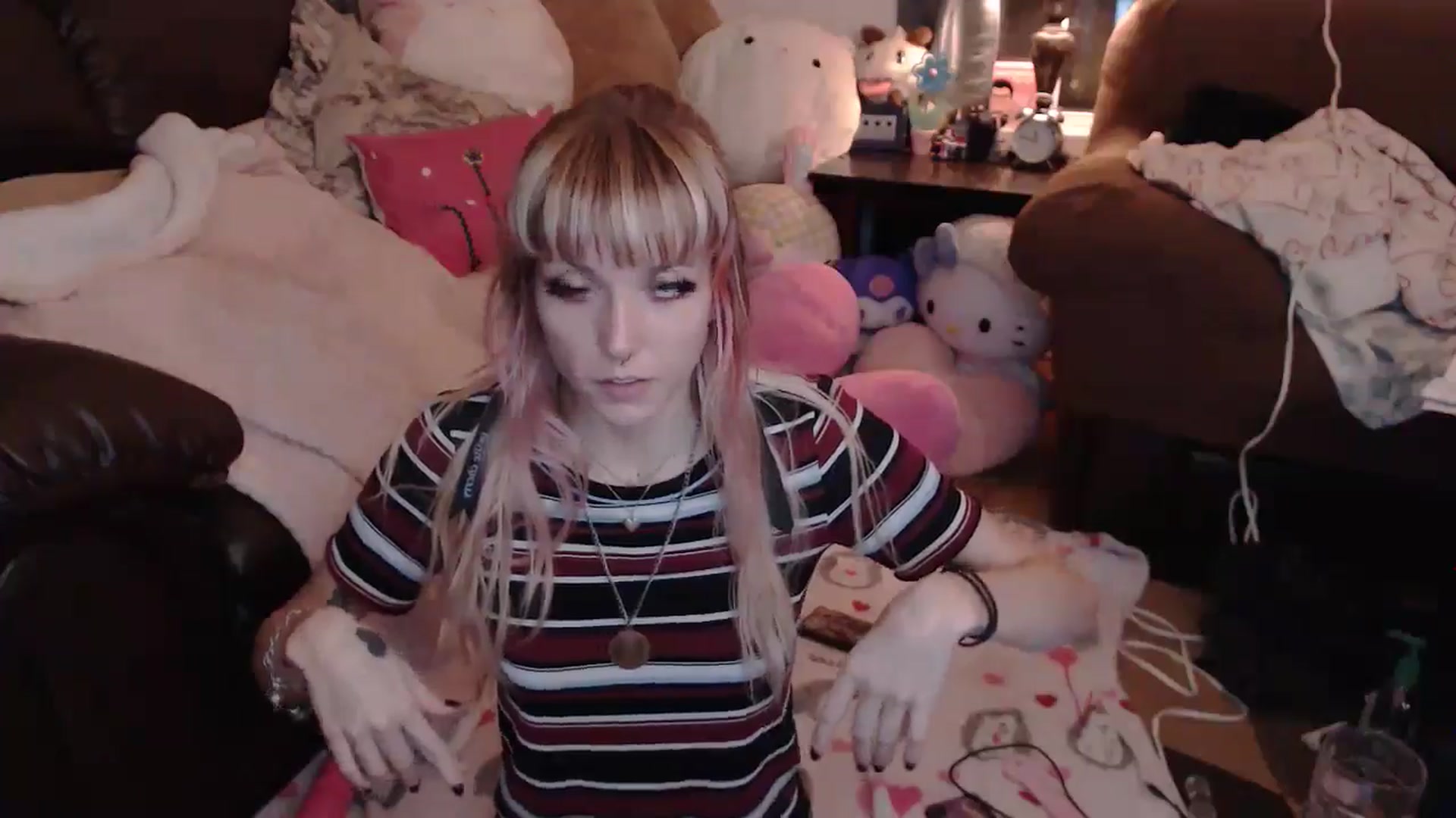 Gallery image thumbnail from Aspen_Elise's myfreecams stream on, 08/20/2024, 11:12 image 14 of 20