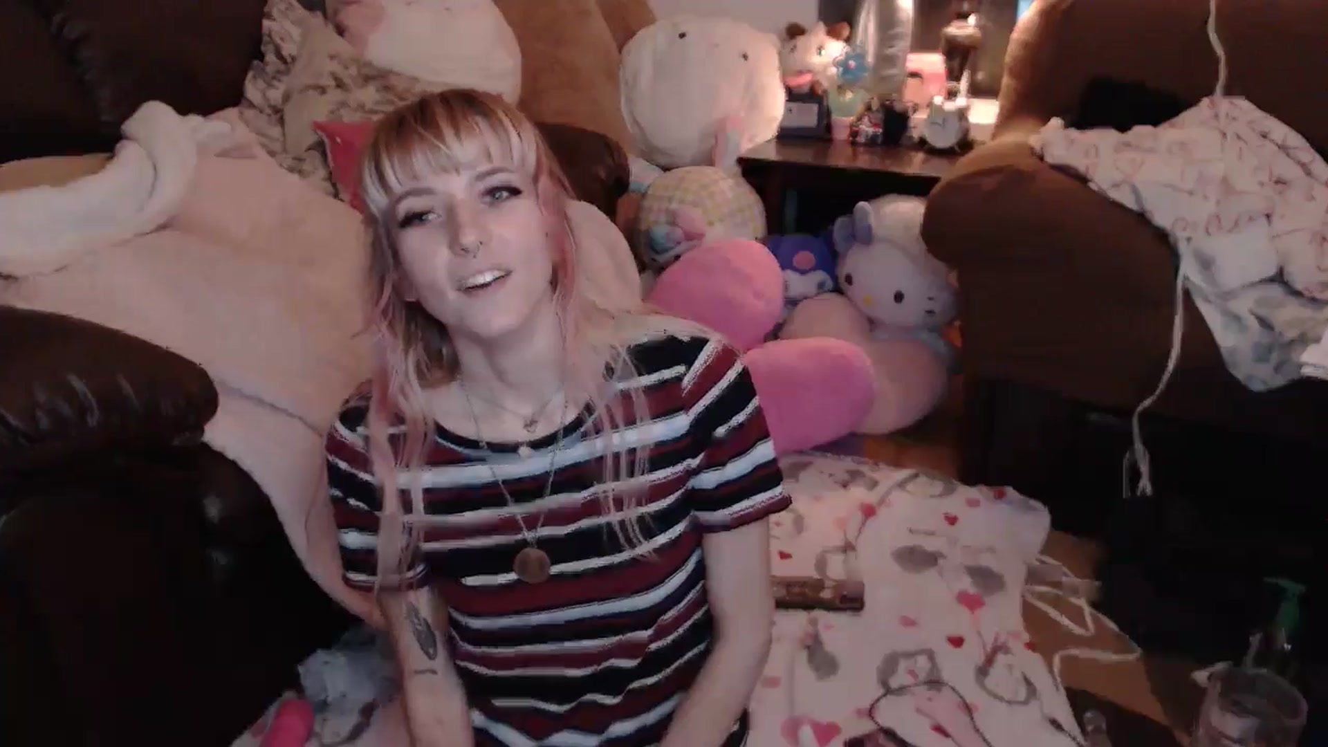 Gallery image thumbnail from Aspen_Elise's myfreecams stream on, 08/20/2024, 11:12 image 15 of 20