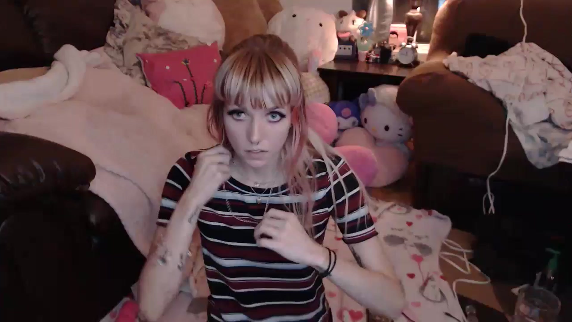 Gallery image thumbnail from Aspen_Elise's myfreecams stream on, 08/20/2024, 11:12 image 18 of 20