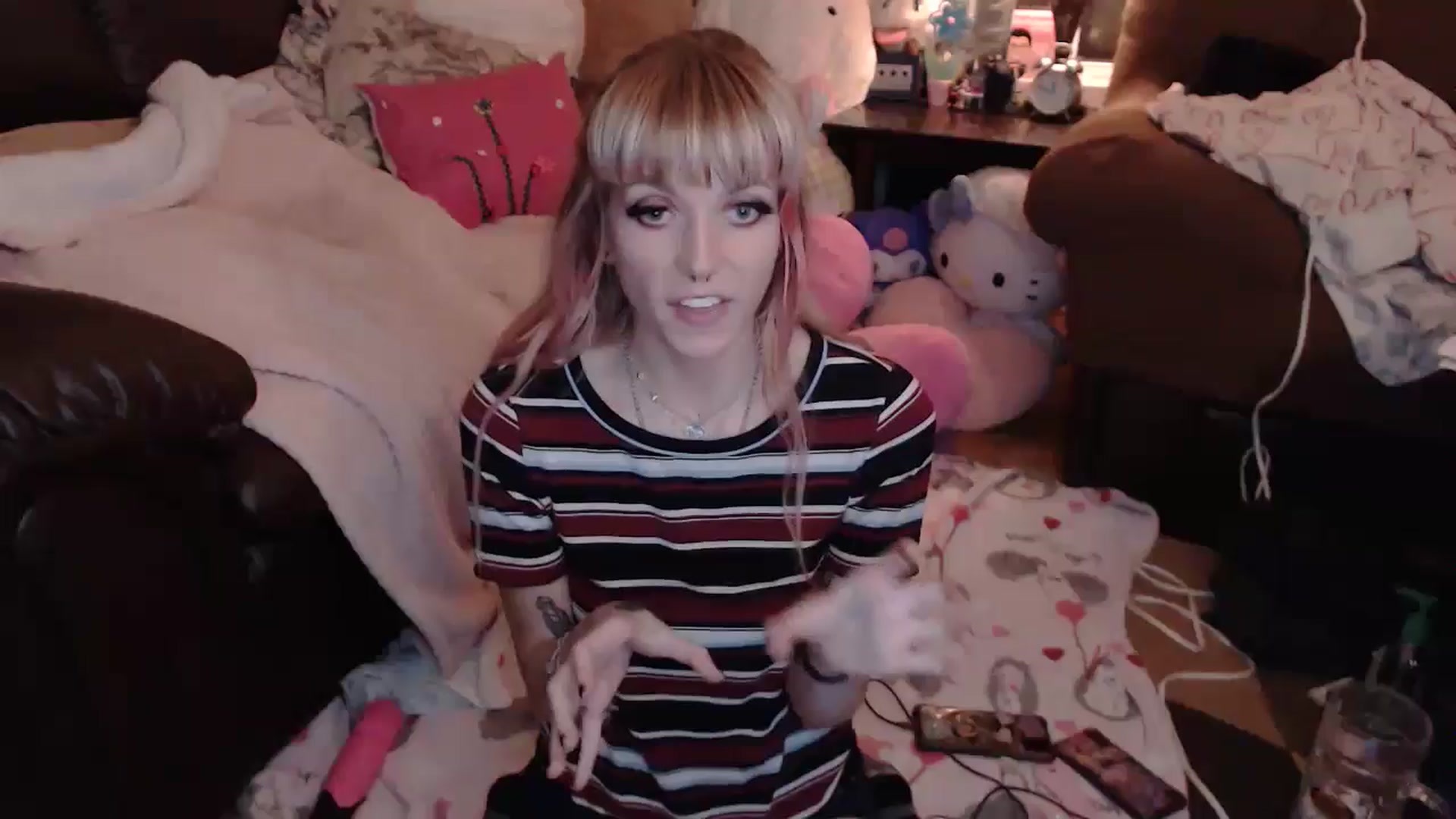 Gallery image thumbnail from Aspen_Elise's myfreecams stream on, 08/20/2024, 11:12 image 1 of 20