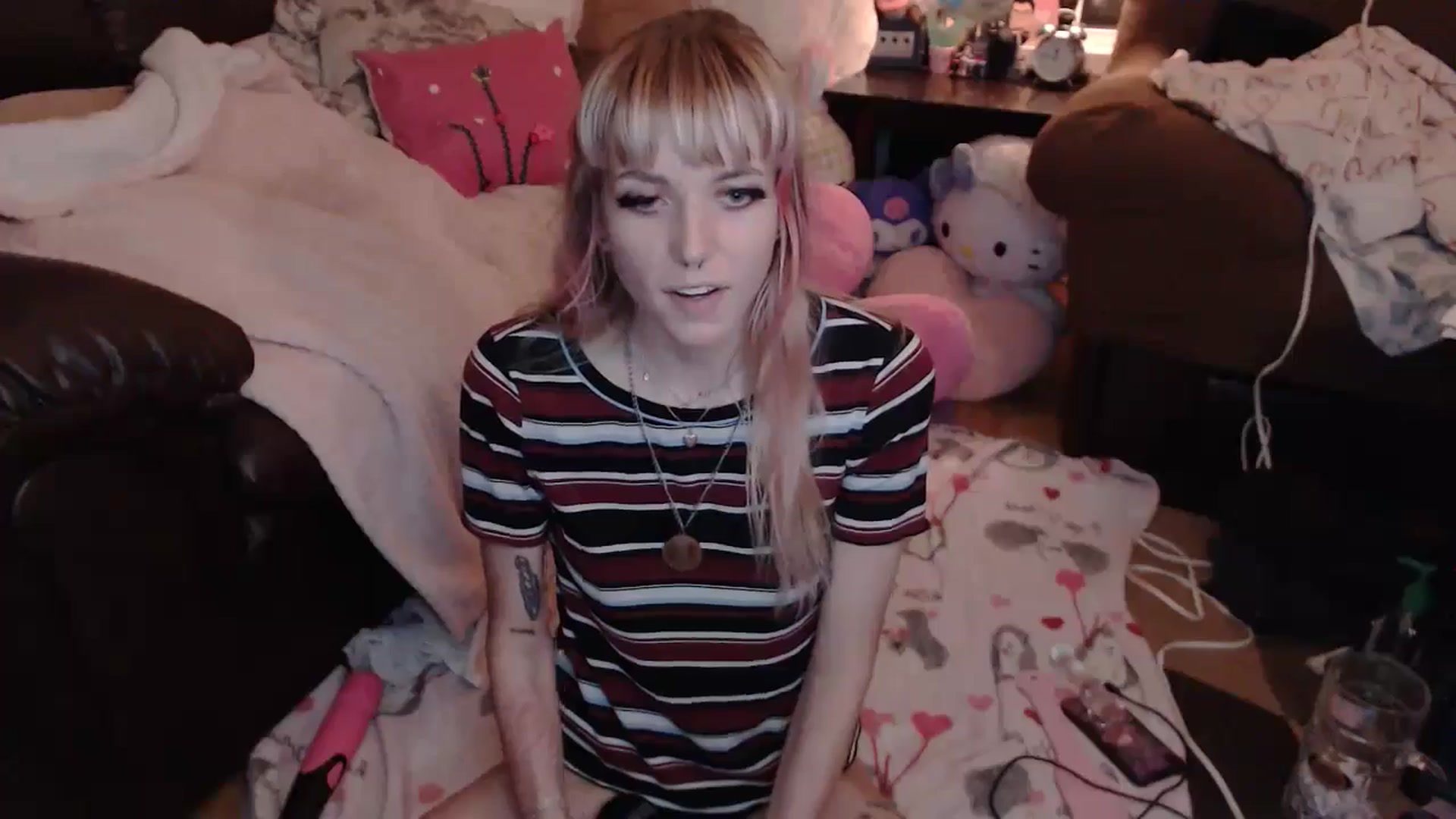 Gallery image thumbnail from Aspen_Elise's myfreecams stream on, 08/20/2024, 11:12 image 8 of 20