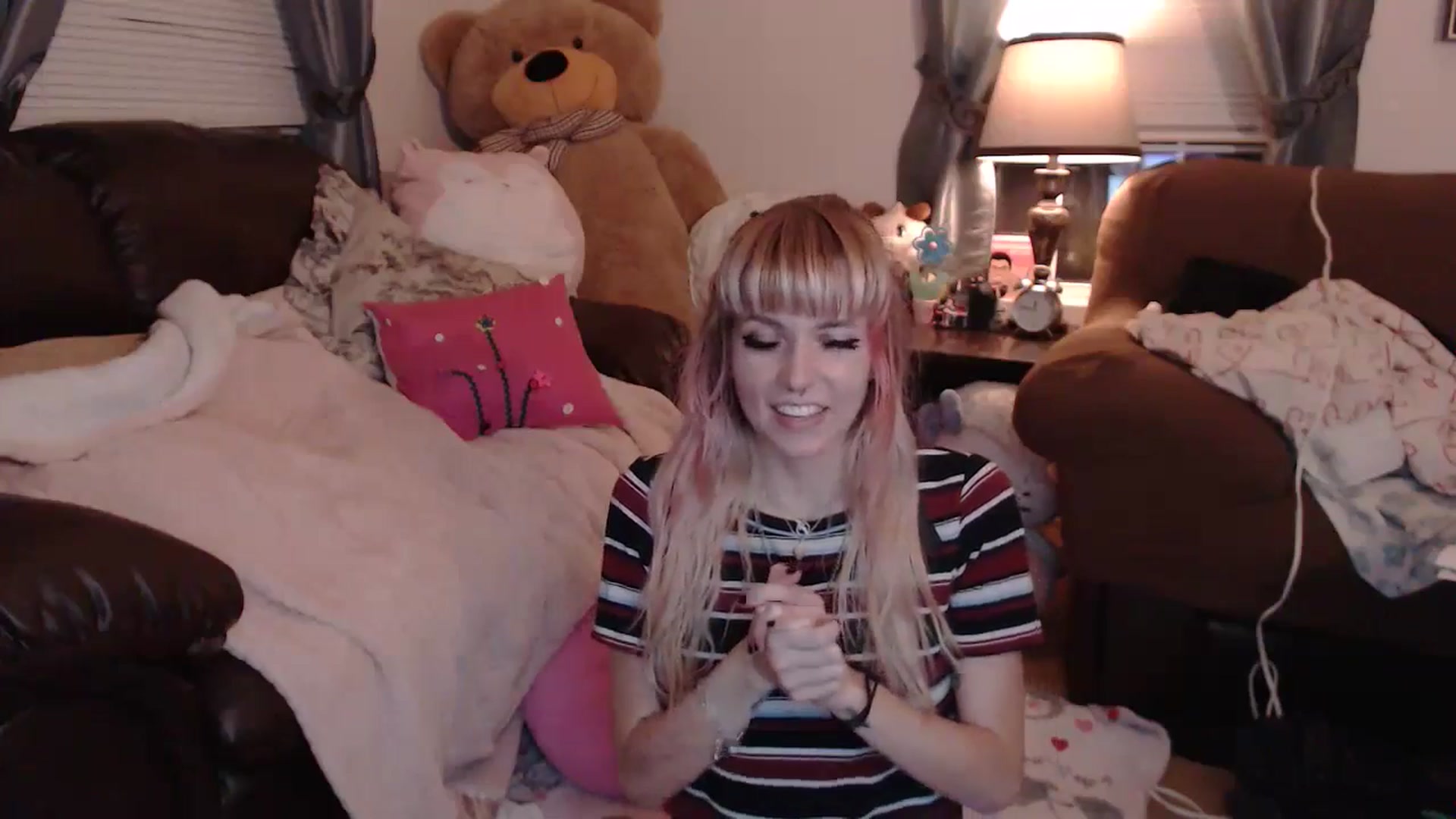 Gallery image thumbnail from Aspen_Elise's myfreecams stream on, 08/20/2024, 11:12 image 10 of 20
