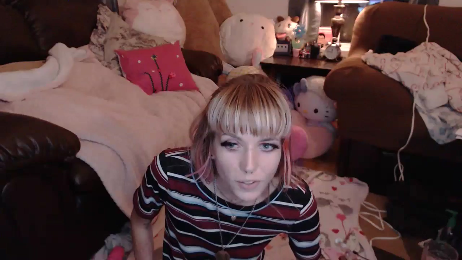 Gallery image thumbnail from Aspen_Elise's myfreecams stream on, 08/20/2024, 11:12 image 5 of 20