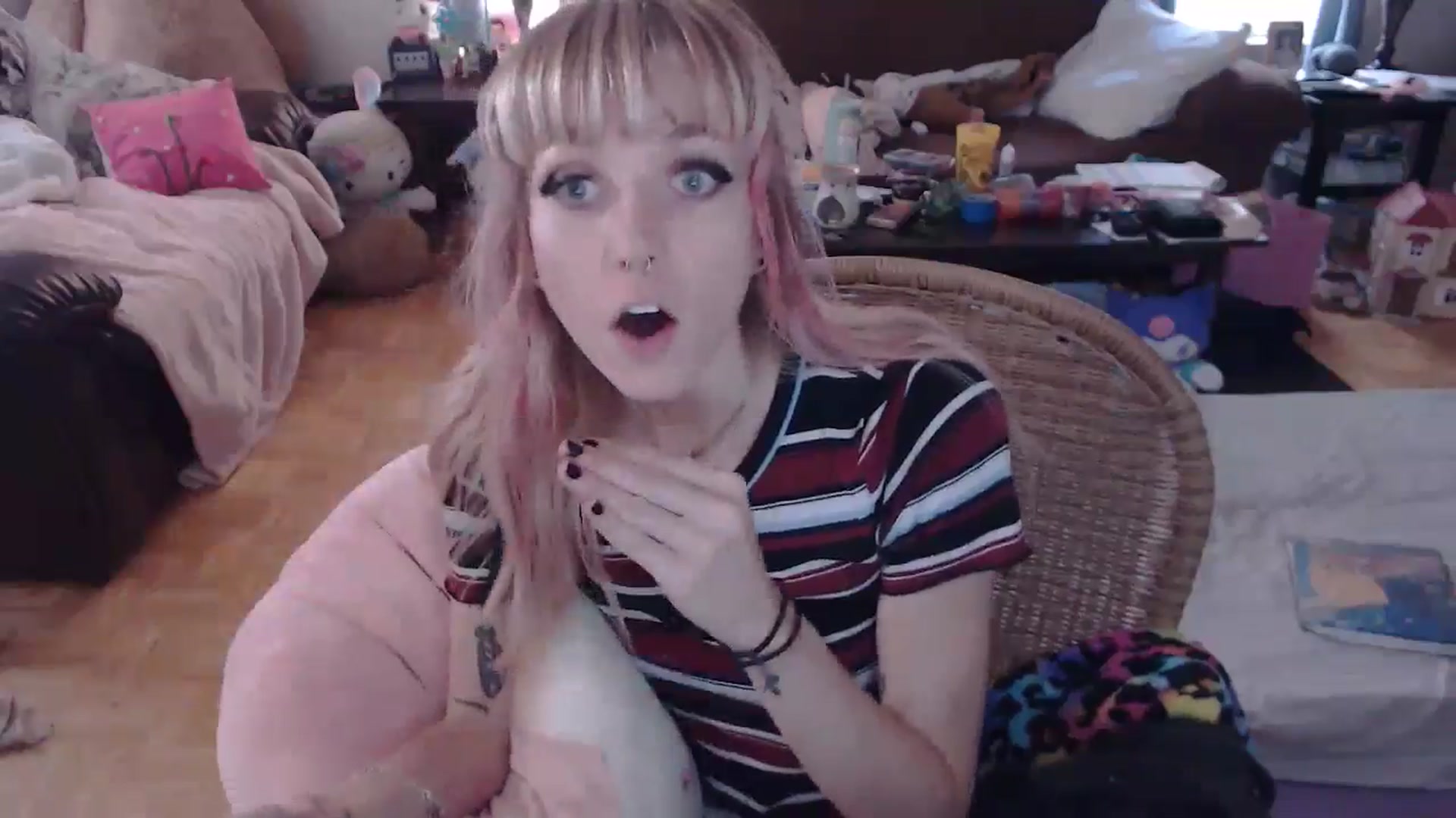 Gallery image thumbnail from Aspen_Elise's myfreecams stream on, 08/20/2024, 16:02 image 12 of 20