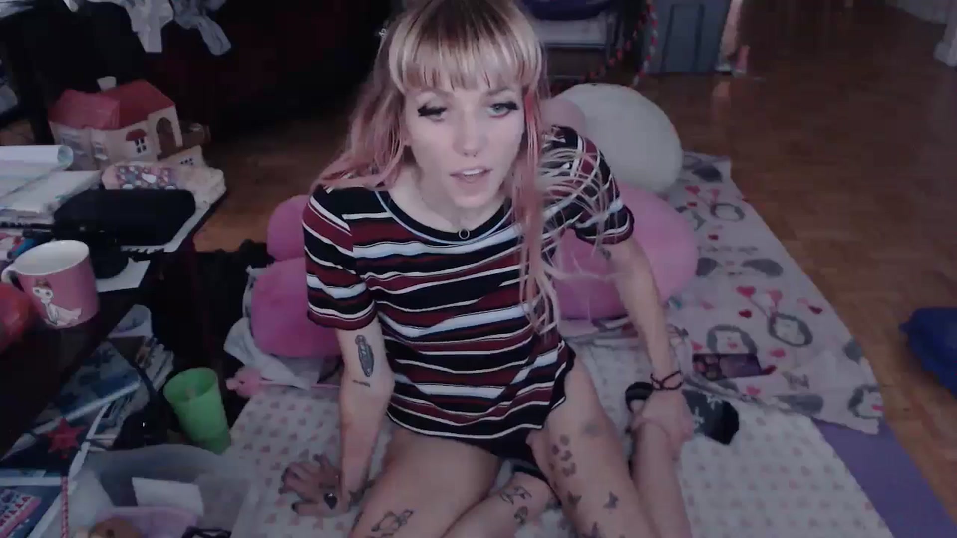 Gallery image thumbnail from Aspen_Elise's myfreecams stream on, 08/20/2024, 16:02 image 2 of 20