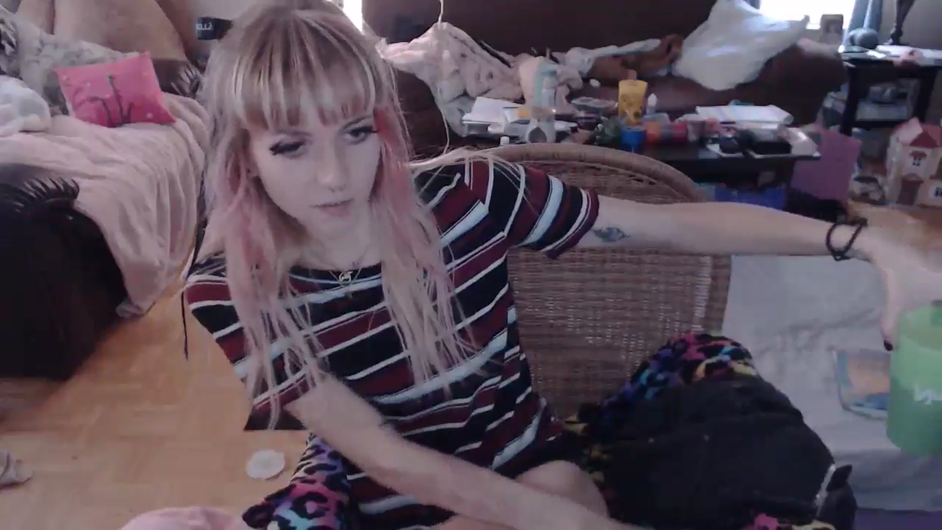 Gallery image thumbnail from Aspen_Elise's myfreecams stream on, 08/20/2024, 16:02 image 13 of 20