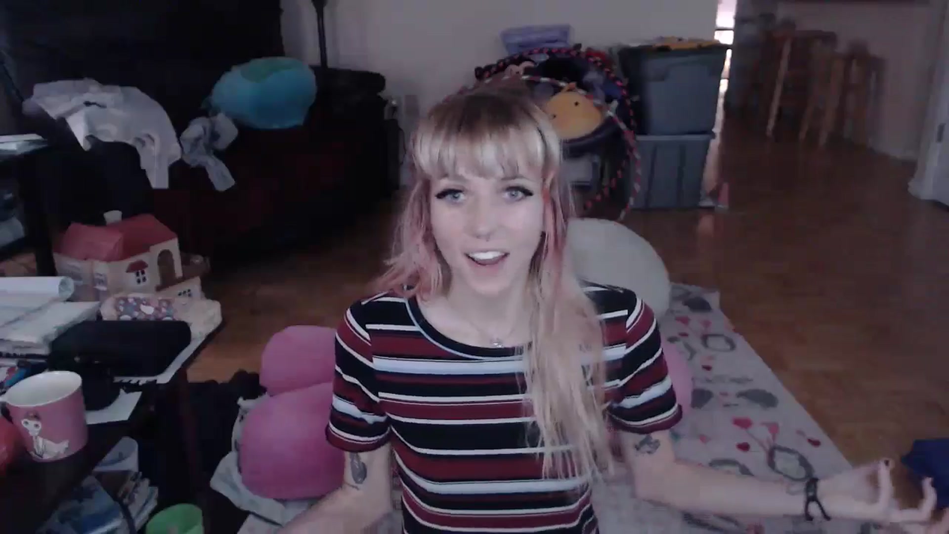Gallery image thumbnail from Aspen_Elise's myfreecams stream on, 08/20/2024, 16:02 image 3 of 20