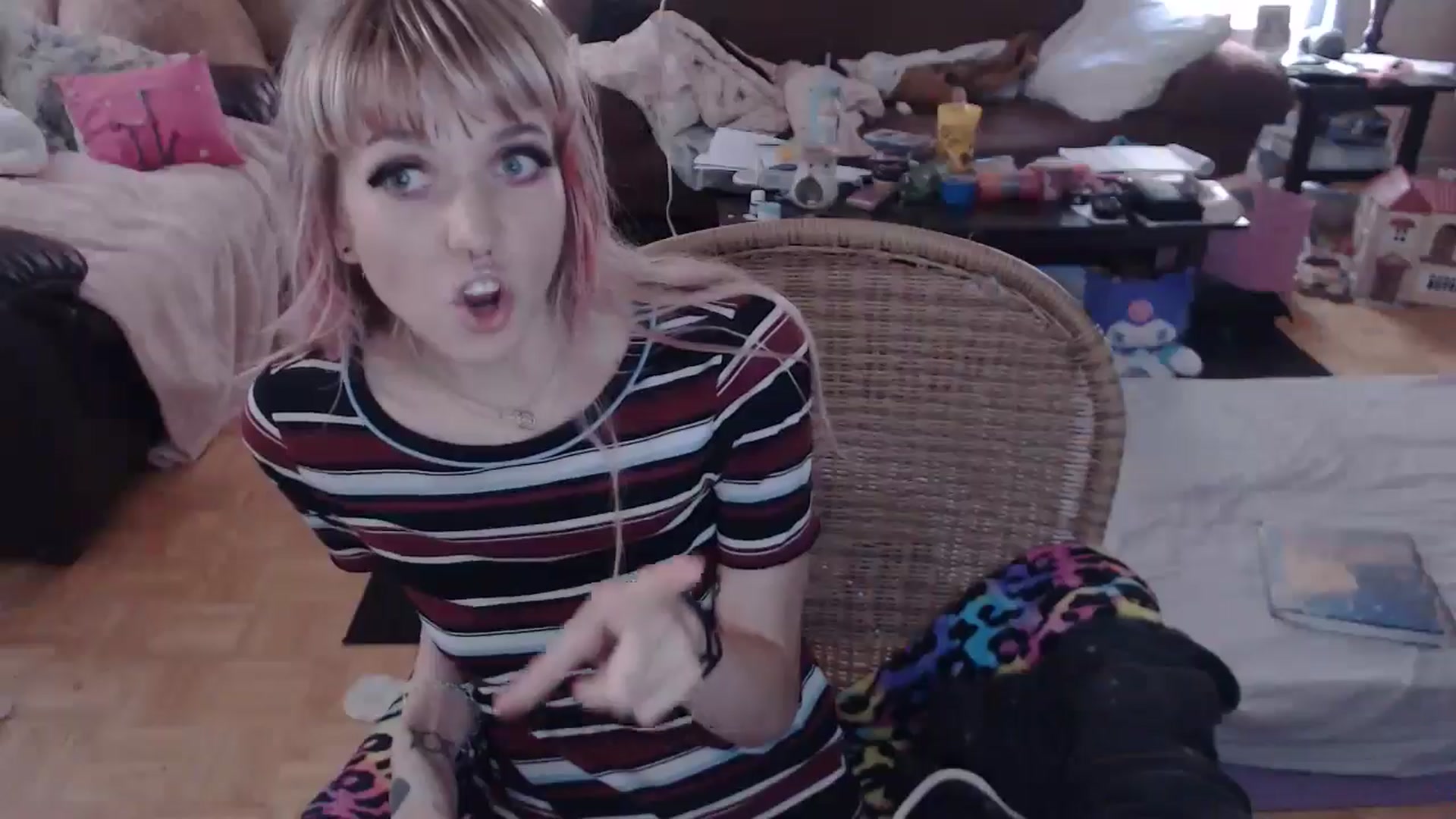 Gallery image thumbnail from Aspen_Elise's myfreecams stream on, 08/20/2024, 16:02 image 18 of 20