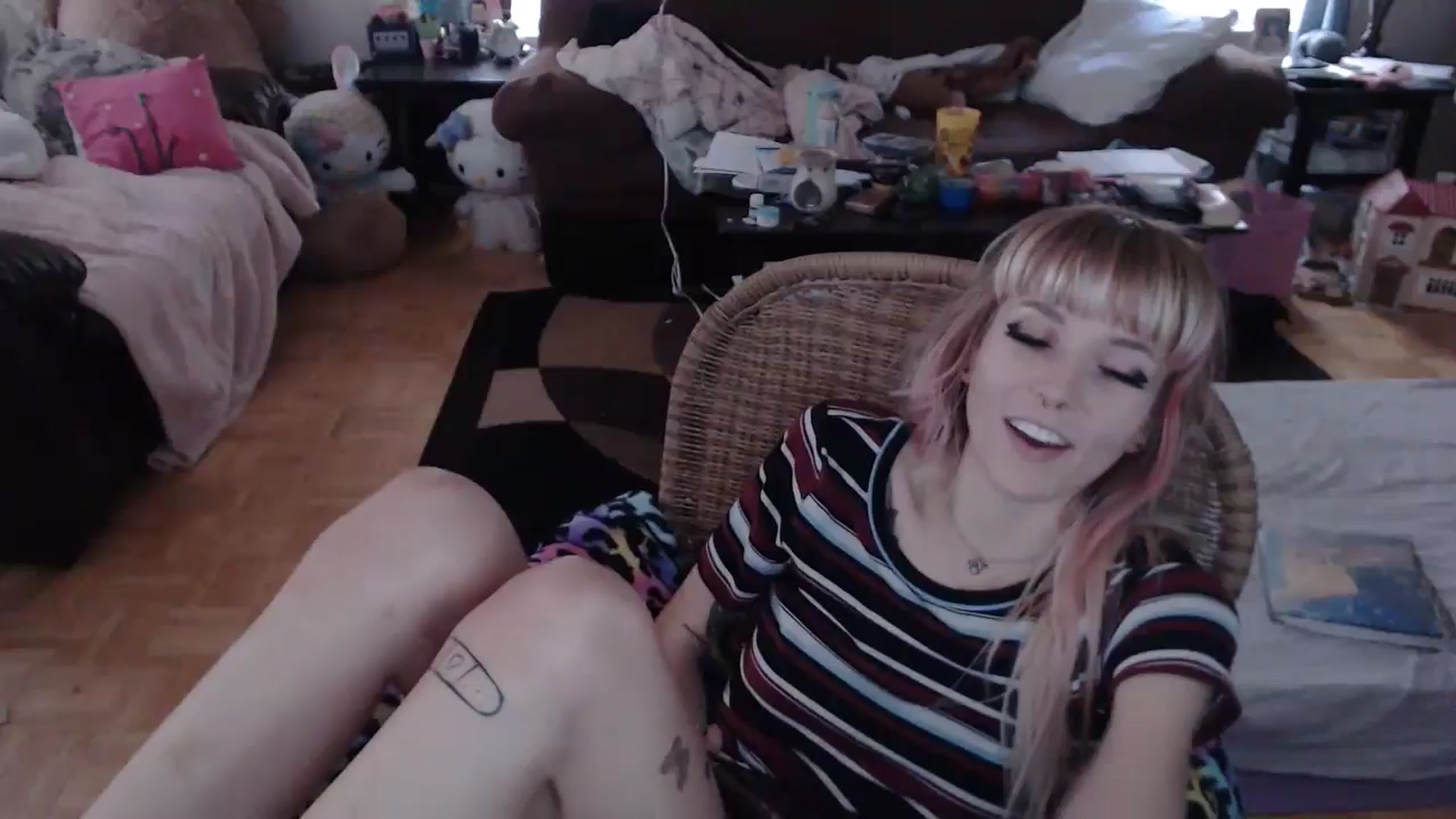 Gallery image thumbnail from Aspen_Elise's myfreecams stream on, 08/20/2024, 16:20 image 6 of 20