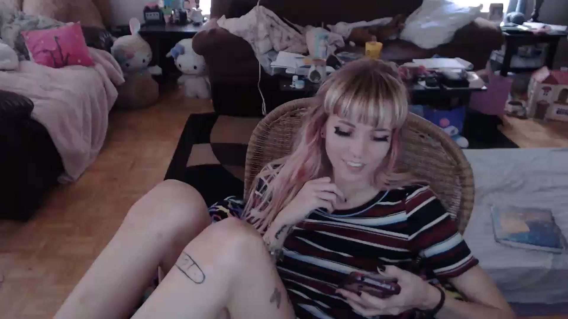 Gallery image thumbnail from Aspen_Elise's myfreecams stream on, 08/20/2024, 16:20 image 1 of 20