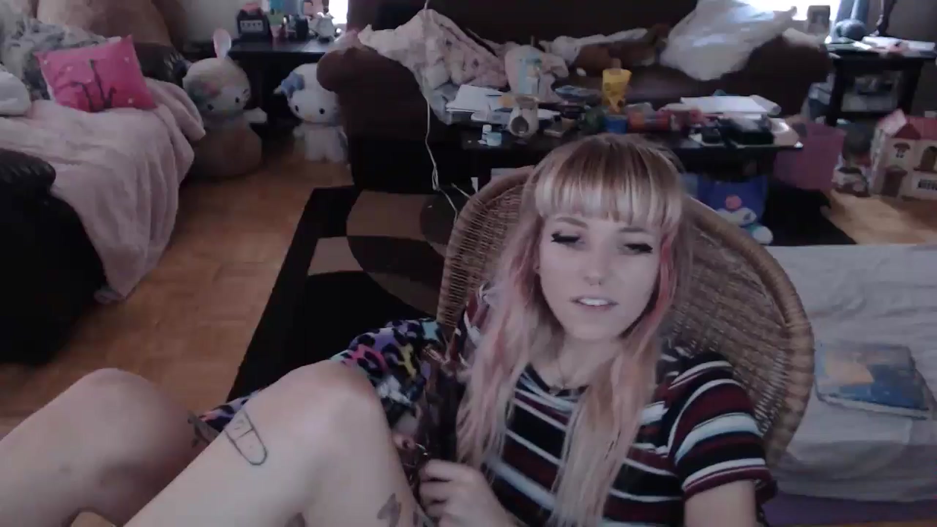 Gallery image thumbnail from Aspen_Elise's myfreecams stream on, 08/20/2024, 16:20 image 10 of 20