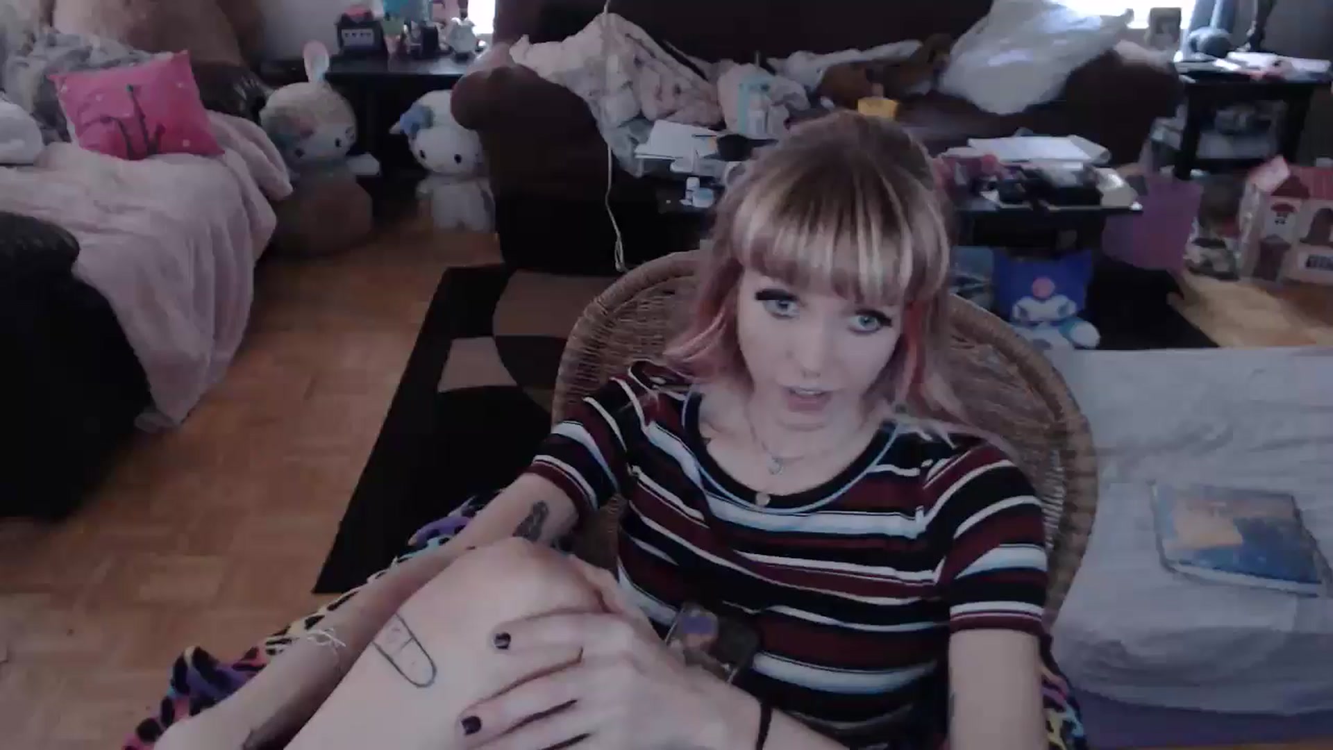 Gallery image thumbnail from Aspen_Elise's myfreecams stream on, 08/20/2024, 16:20 image 15 of 20