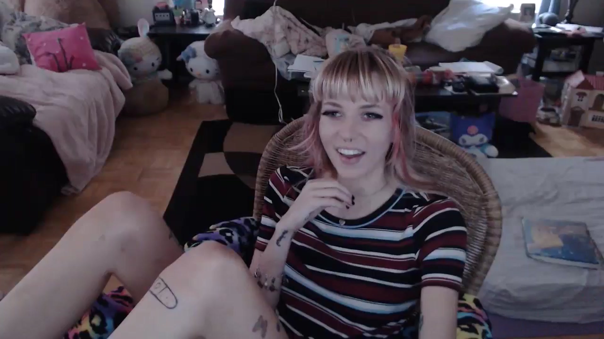 Gallery image thumbnail from Aspen_Elise's myfreecams stream on, 08/20/2024, 16:20 image 17 of 20