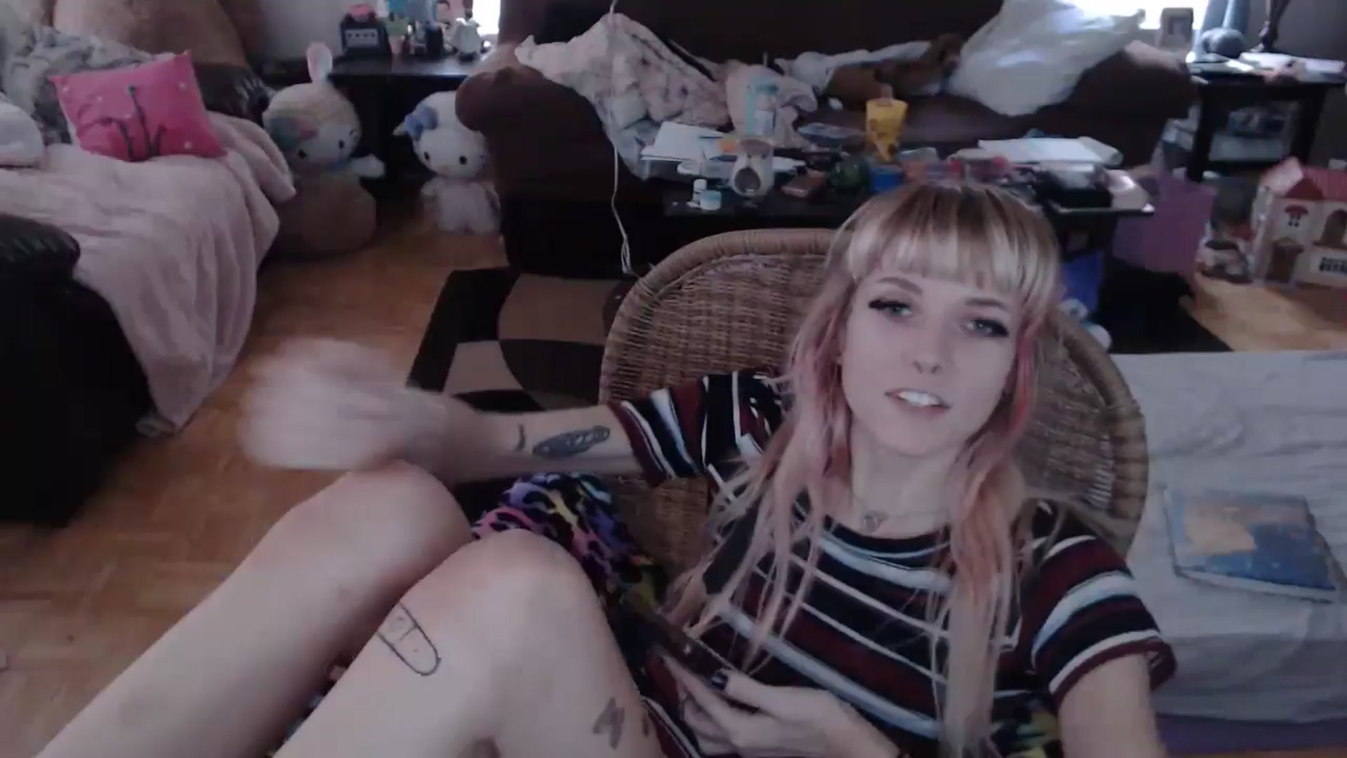 Gallery image thumbnail from Aspen_Elise's myfreecams stream on, 08/20/2024, 16:20 image 5 of 20