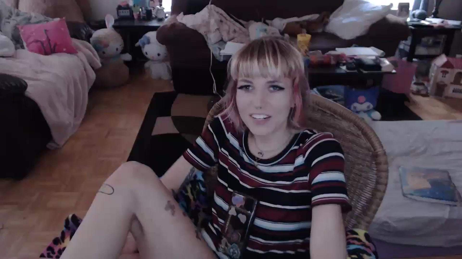 Gallery image thumbnail from Aspen_Elise's myfreecams stream on, 08/20/2024, 16:20 image 14 of 20