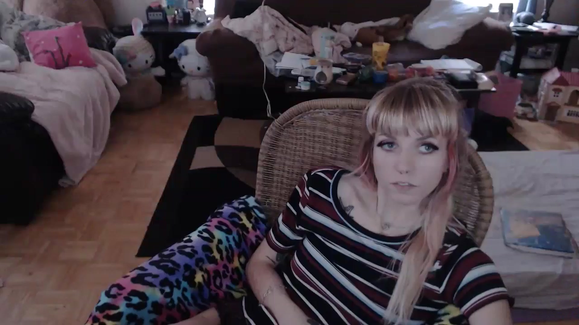 Gallery image thumbnail from Aspen_Elise's myfreecams stream on, 08/20/2024, 16:20 image 8 of 20
