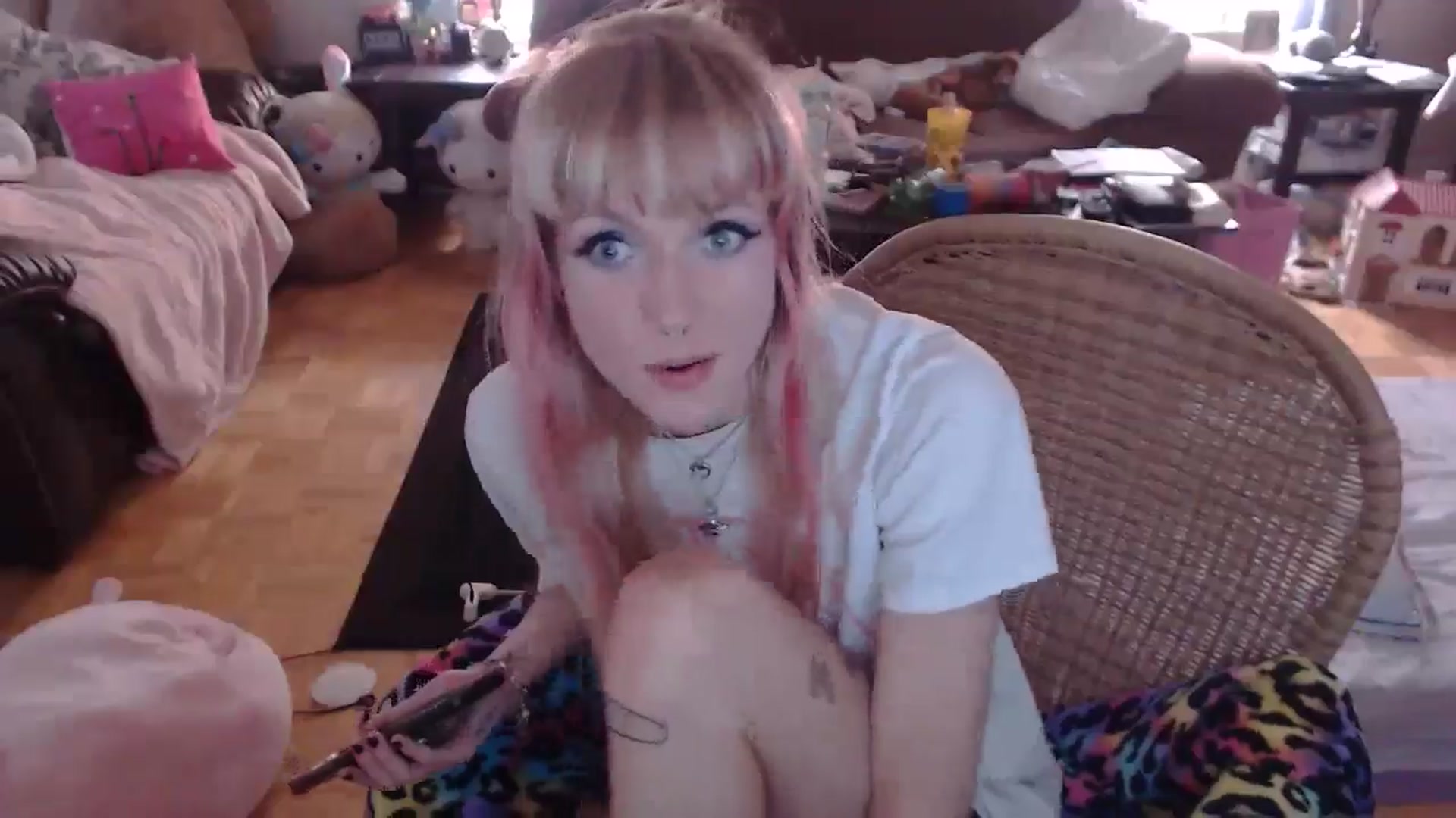 Gallery image thumbnail from Aspen_Elise's myfreecams stream on, 08/20/2024, 20:11 image 19 of 20