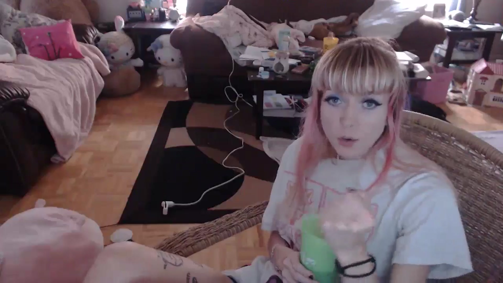 Gallery image thumbnail from Aspen_Elise's myfreecams stream on, 08/20/2024, 20:11 image 14 of 20