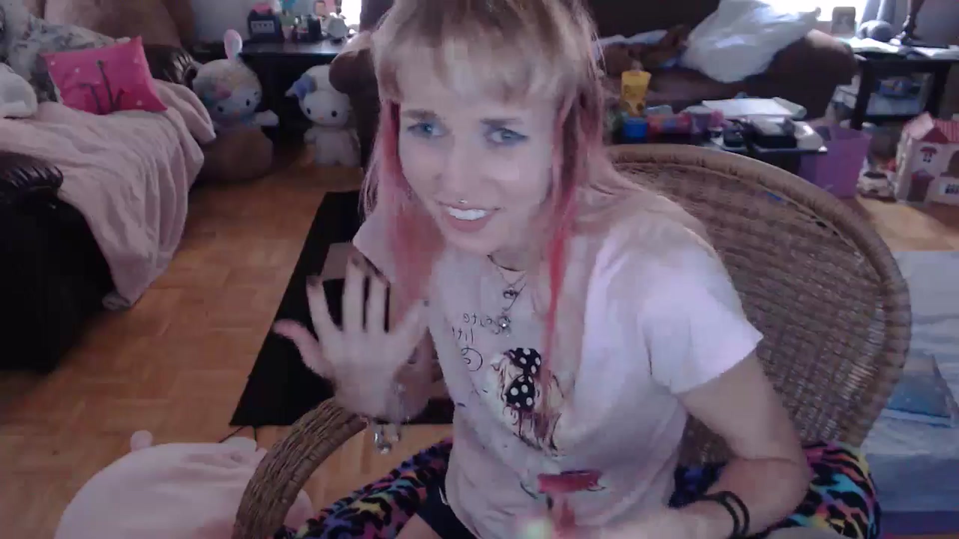 Gallery image thumbnail from Aspen_Elise's myfreecams stream on, 08/20/2024, 20:11 image 4 of 20