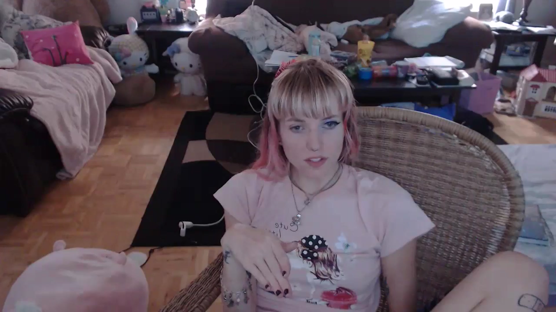 Gallery image thumbnail from Aspen_Elise's myfreecams stream on, 08/20/2024, 20:11 image 8 of 20