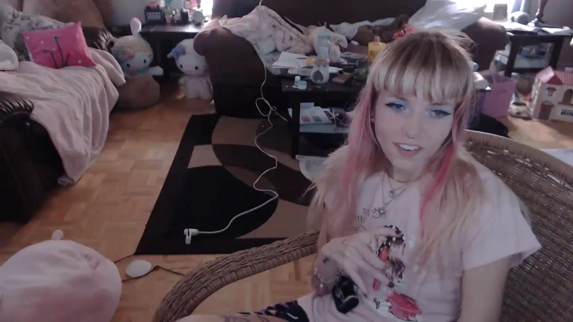 Gallery image thumbnail from Aspen_Elise's myfreecams stream on, 08/20/2024, 20:11 image 10 of 20