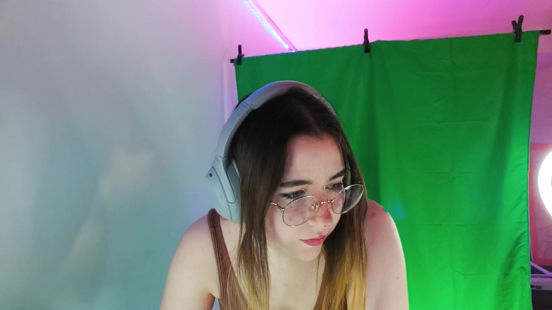 Gallery image thumbnail from Aspen_Mai's myfreecams stream on, 04/28/2025, 03:50 image 17 of 20