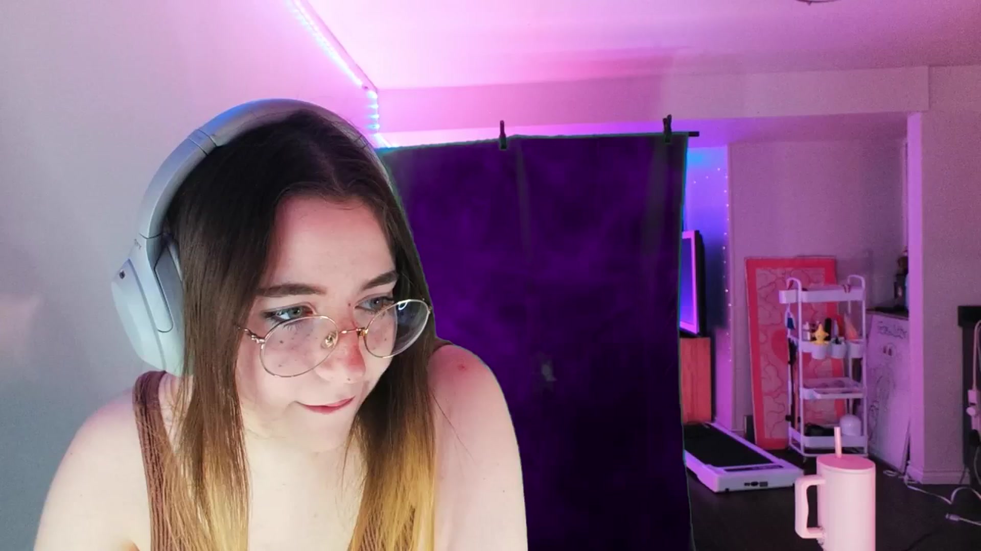 Gallery image thumbnail from Aspen_Mai's myfreecams stream on, 04/28/2025, 03:50 image 20 of 20