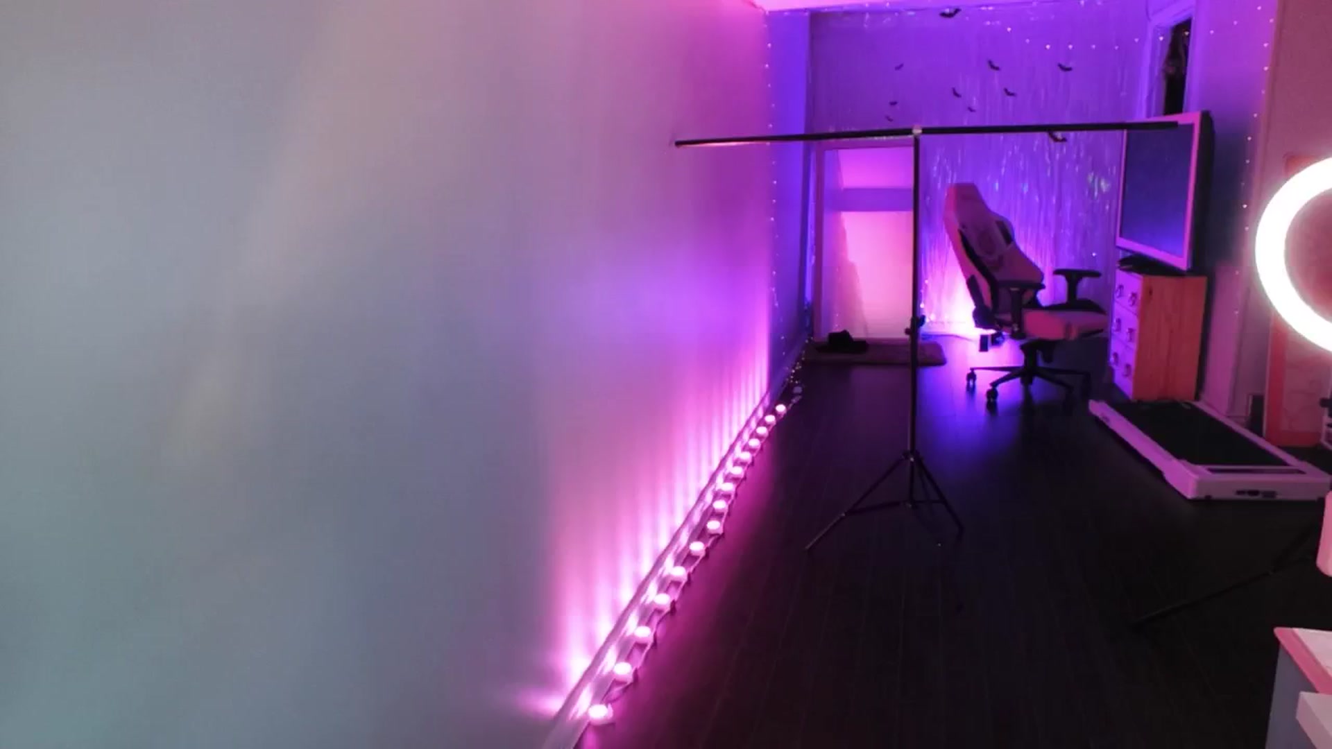 Gallery image thumbnail from Aspen_Mai's myfreecams stream on, 04/28/2025, 03:50 image 2 of 20