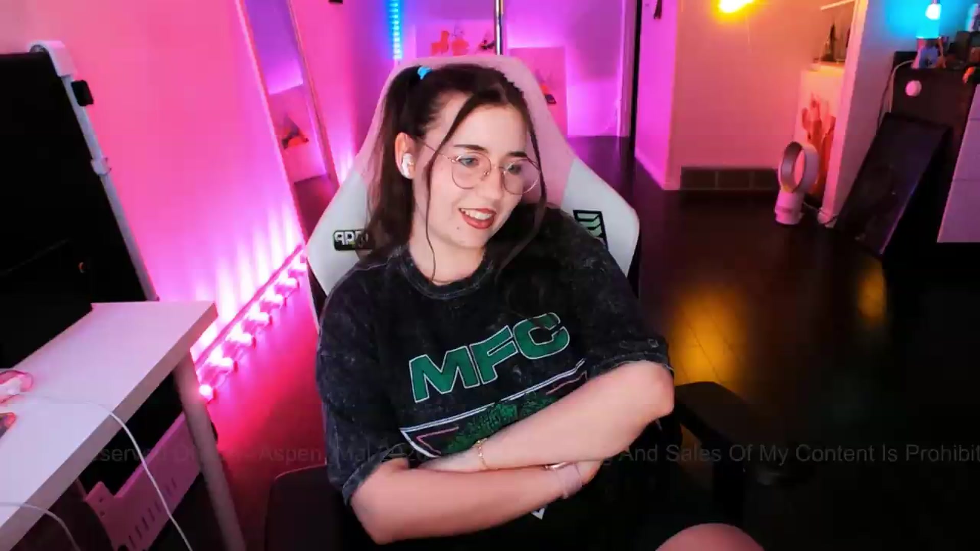 Gallery image thumbnail from Aspen_Mai's myfreecams stream on, 05/16/2026, 07:19 image 12 of 20