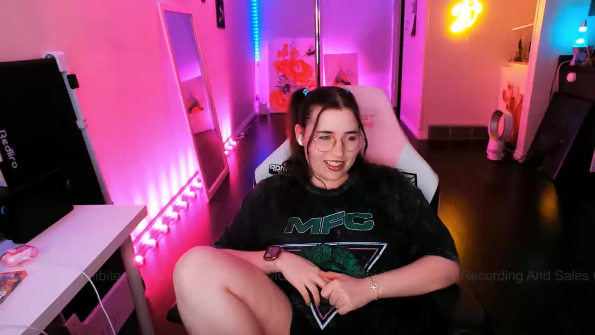 Gallery image thumbnail from Aspen_Mai's myfreecams stream on, 05/16/2026, 07:19 image 4 of 20